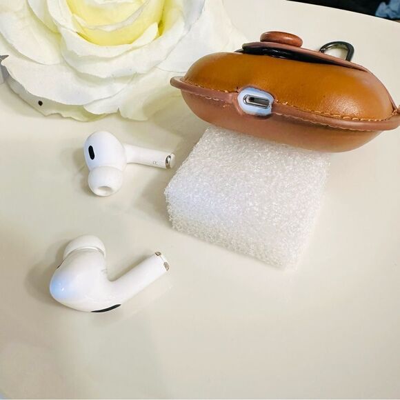 Luxury Leather Airpods Pro Case for 2 & 3. BROWN - Picture 6 of 6